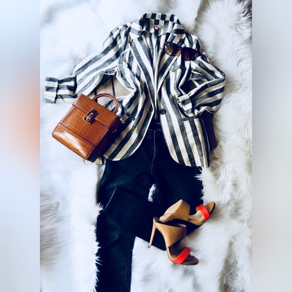 JOJO- 'Boss Lady' Ultra-Chic Blazer with Shorts - Picture 3 of 5